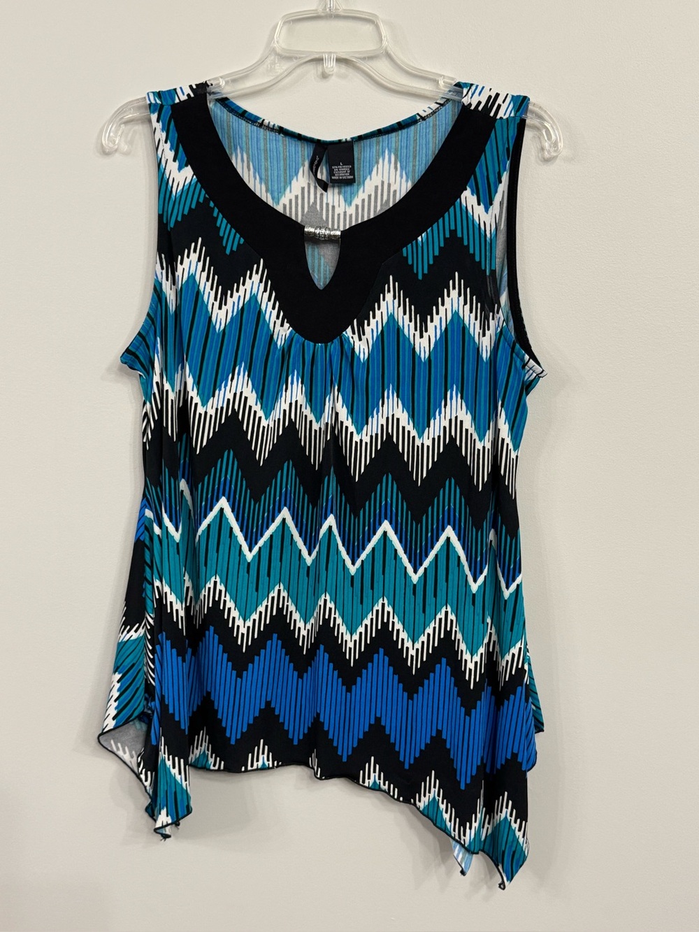 New Directions Chevron Keyhole Tank Top  blouse Asymmetrical Blue Teal Large
